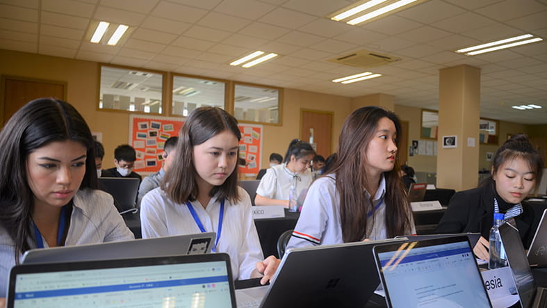 大连美国国际学校 |Outstanding Experiences - 07 - Feature Cards Pattern - Expeditions