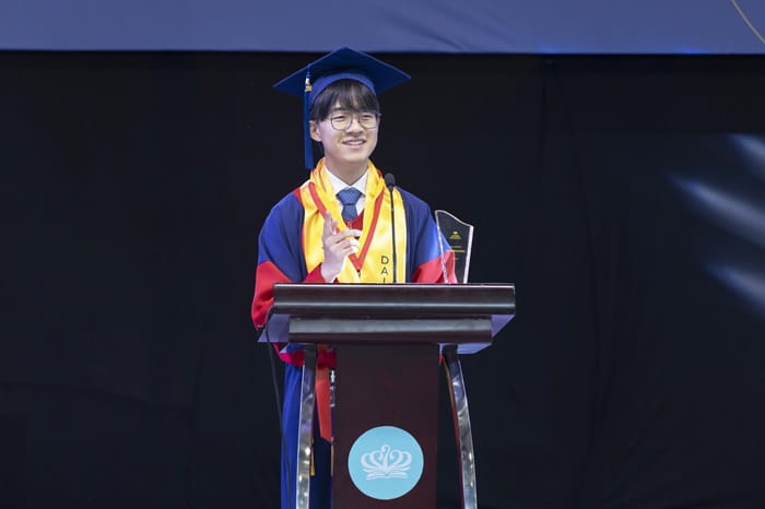 Ein Sel, Valedictorian