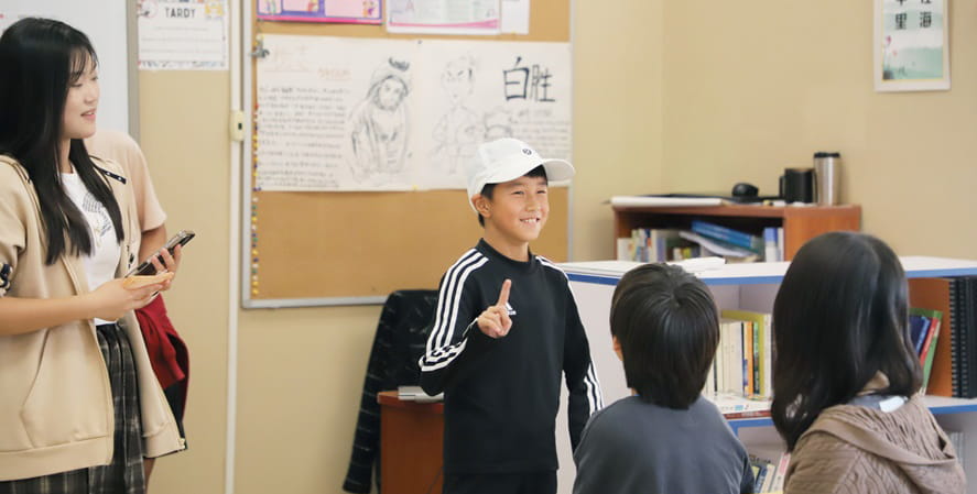 Secondary students teach elementary school kids