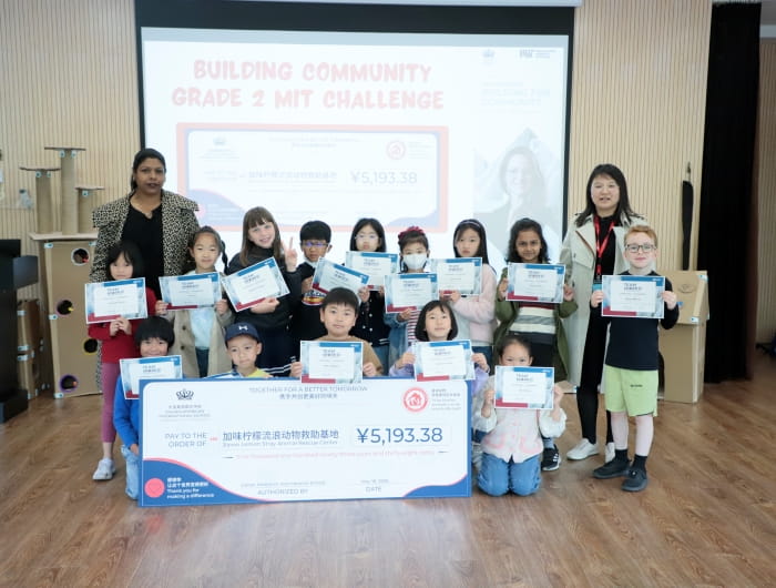 Presenting the donation to the shelter
